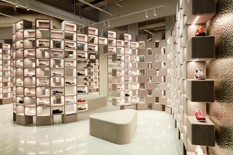 Galeries Lafayette trainer wall